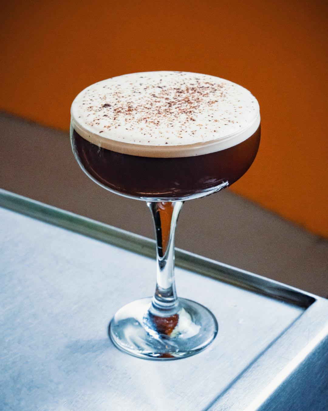 Espresso Martini auf dem Stahltresen