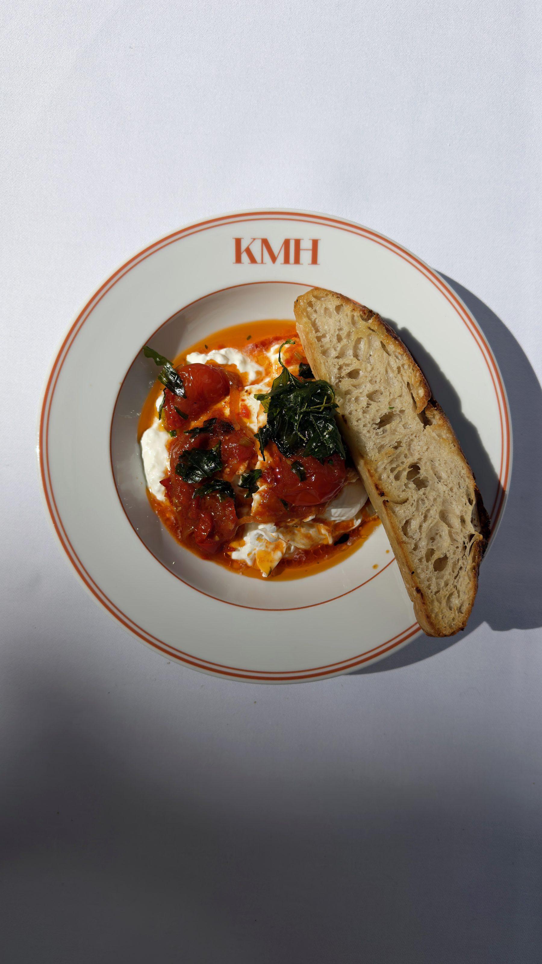Calabrian Eggs mit Sauerteigbrot auf dem KMH-Teller